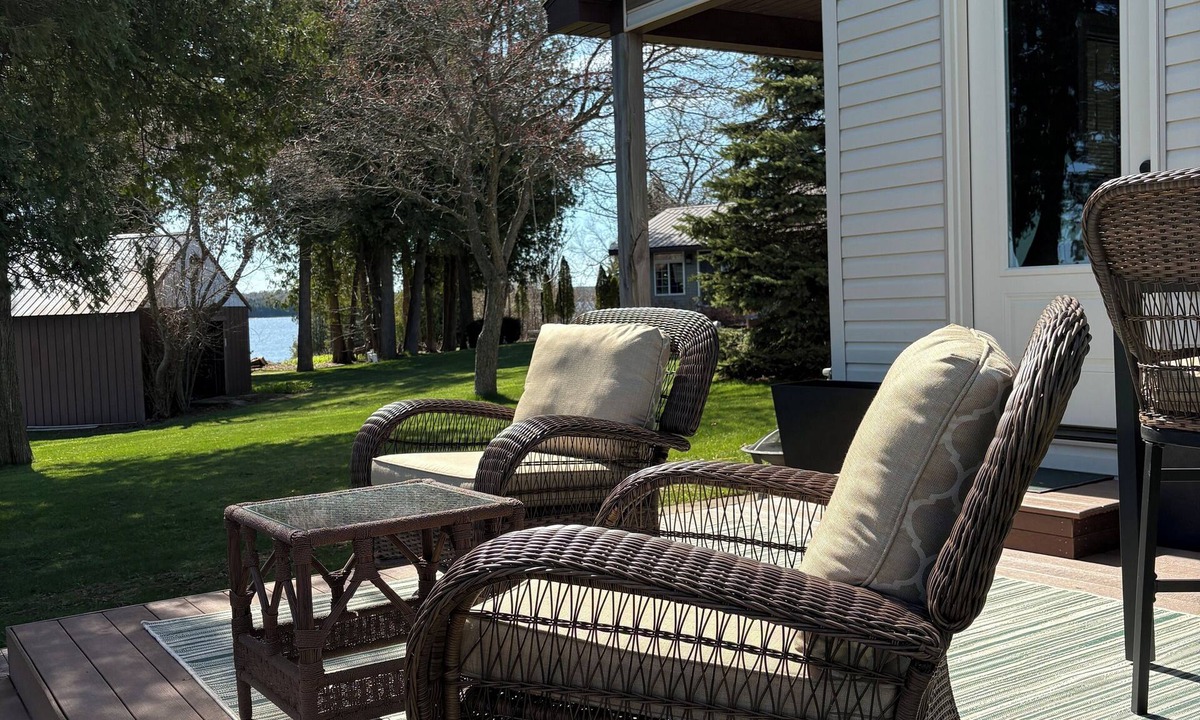 Garden Cottage | Cozy cottage with pond and lake views in charming Garden