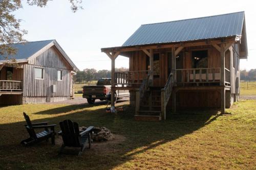 Smithville House | Cozy Creekside Cabin Near Waterfalls, Hiking, Fire Pit