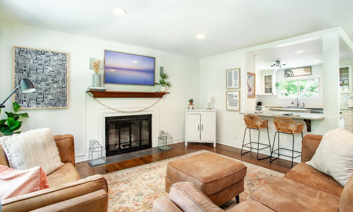 Knoxville House | Cozy Creekside Rancher-Heart of Downtown Knoxville