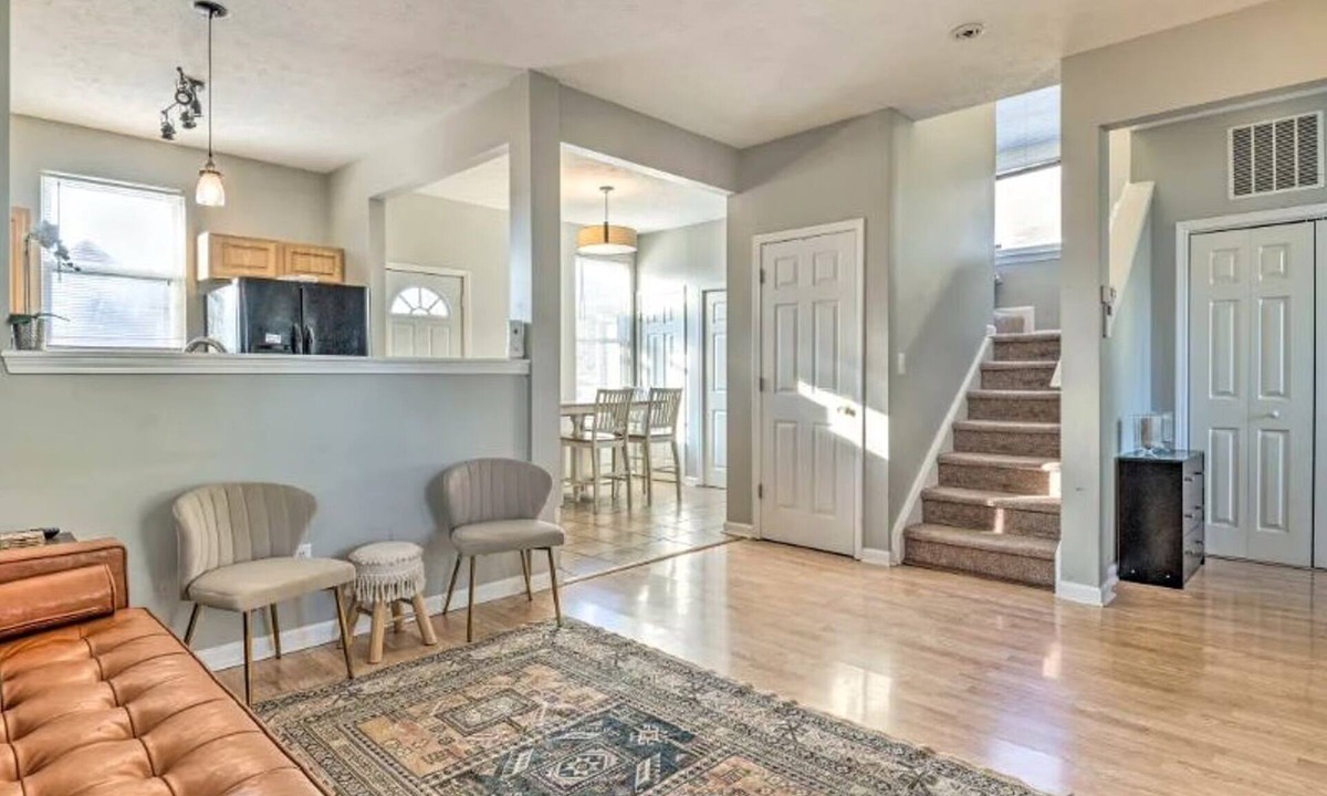 Fall Creek Place House | Cozy Downtown Escape