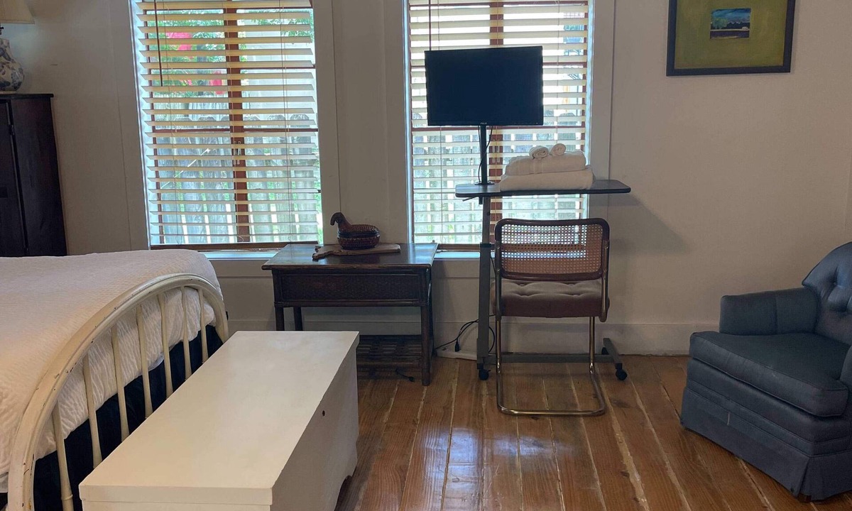 Freetown - Port Rico Apartment | Cozy Downtown Retreat | Bright 1BR w/Parking & Workspace