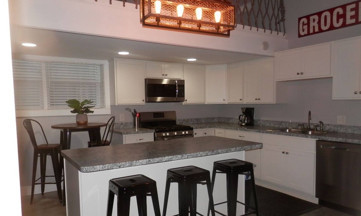 Tell City Apartment | Cozy efficiency apartment in Tell City with WiFi, AC