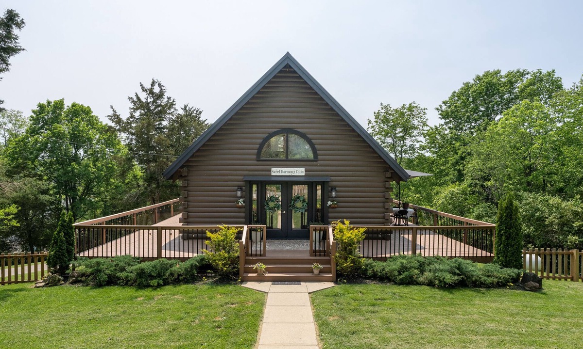Dry Ridge Cabin | Cozy, family friendly country Side Cabin 15 Min to the Ark Encounter w/fire pit