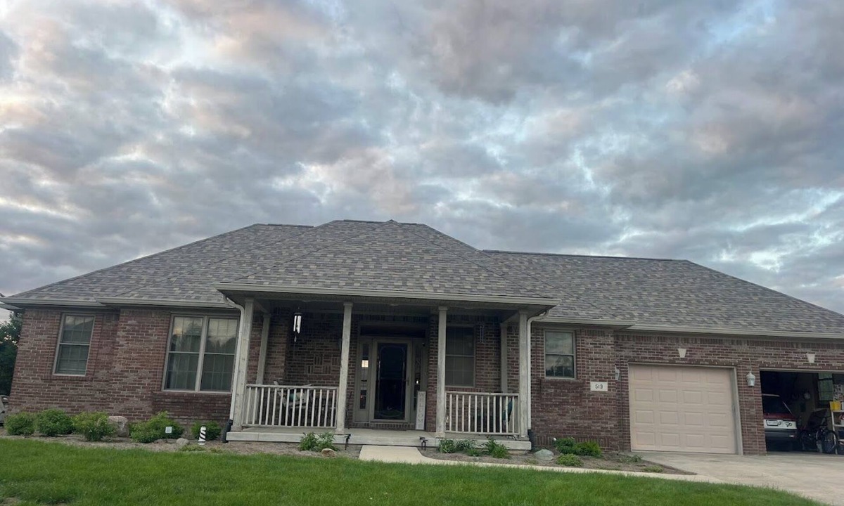 Greencastle House | Cozy family home complete with 2 friendly cats-close to everything!