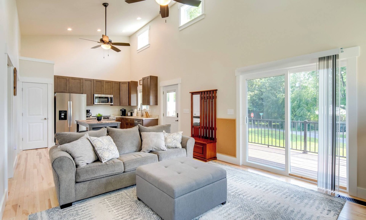 Hendersonville Cottage | Cozy Hendersonville Home .05mi to Acusta Trail