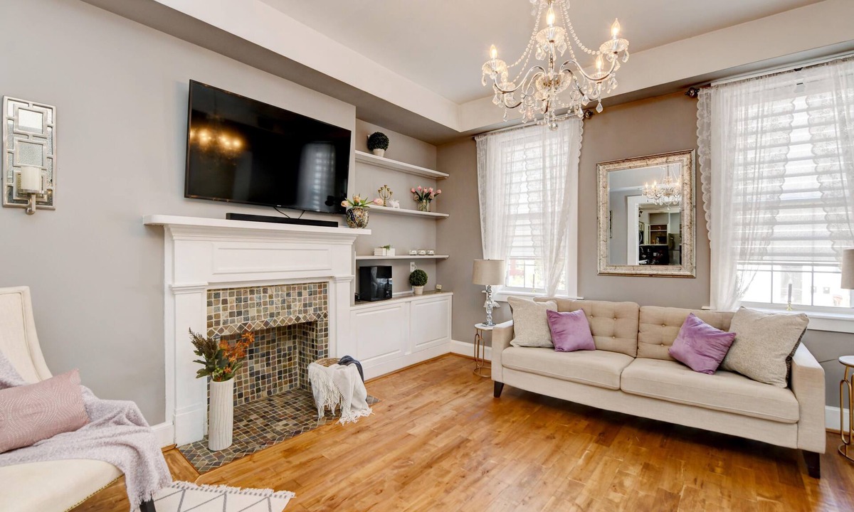 East Row Historic District House | Cozy Home in Central Newport.