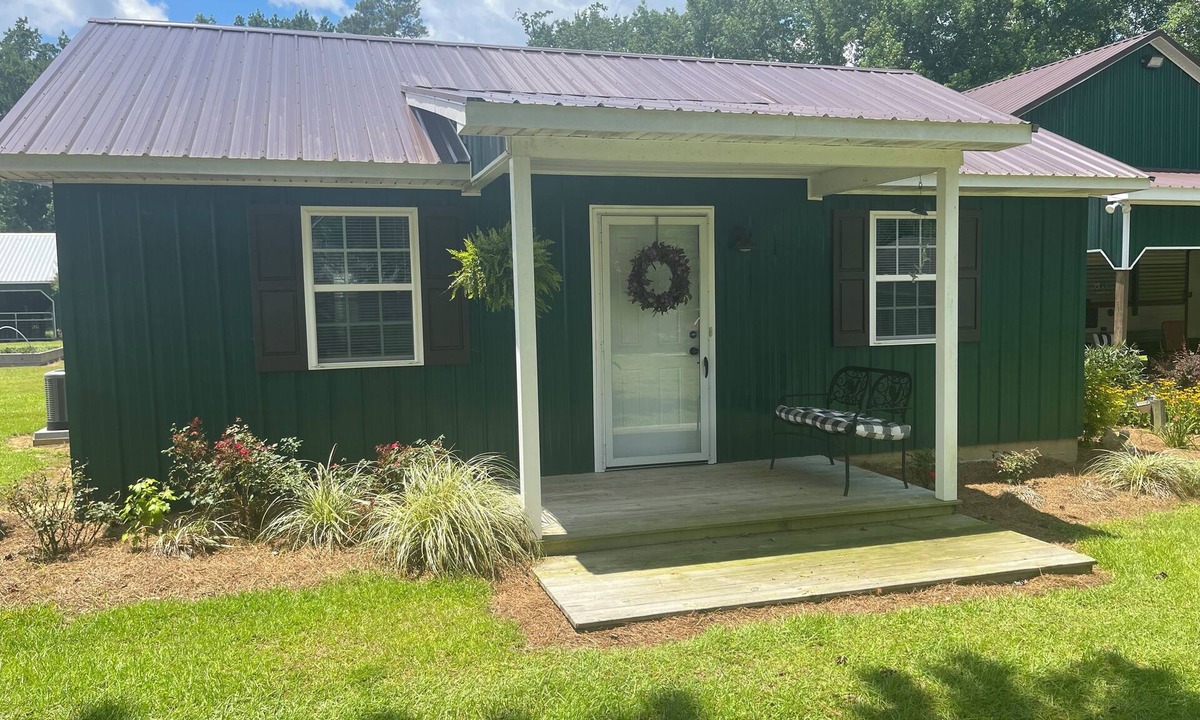 Williamston House | Cozy little guest house on Turkey Creek Farm!