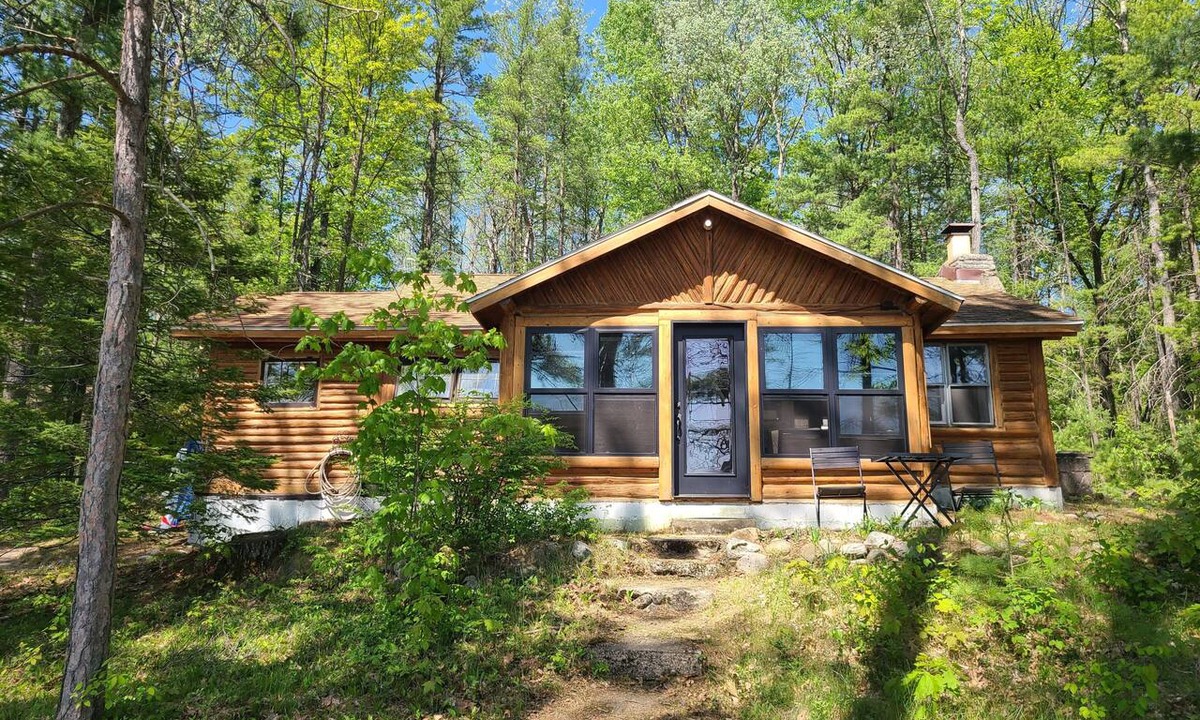 Gaylord Cabin | Cozy log cabin on quiet lake. Games, kayaks, and more for all-season fun.