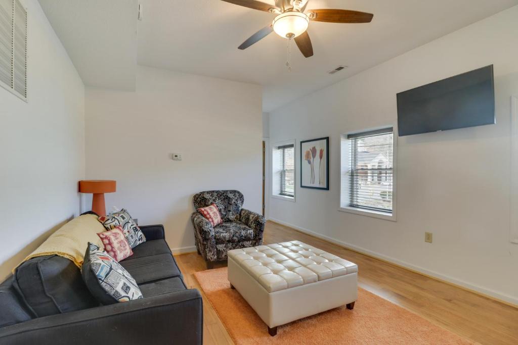 Edray Apartment | Cozy Marlinton Vacation Rental: Downtown Location!
