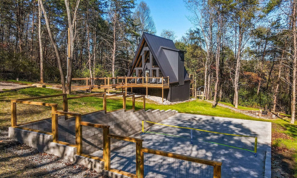New Plymouth Cabin | Cozy Modern A-Frame, Pickleball, PrivateHot Tub, Fire Pit, Kids Playhouse