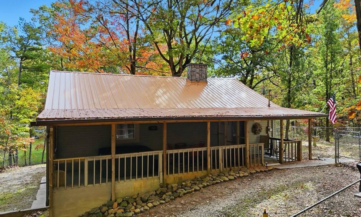 Tallassee House | Cozy mountain getaway with hot tub and fenced in yard