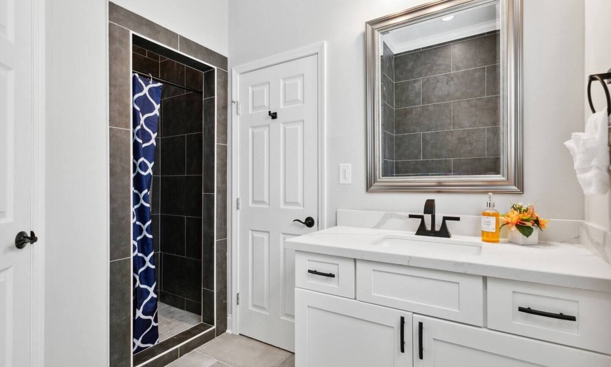 Tulane - Gravier House | Cozy New 5BR Home w Firepit Near Caesars Superdome