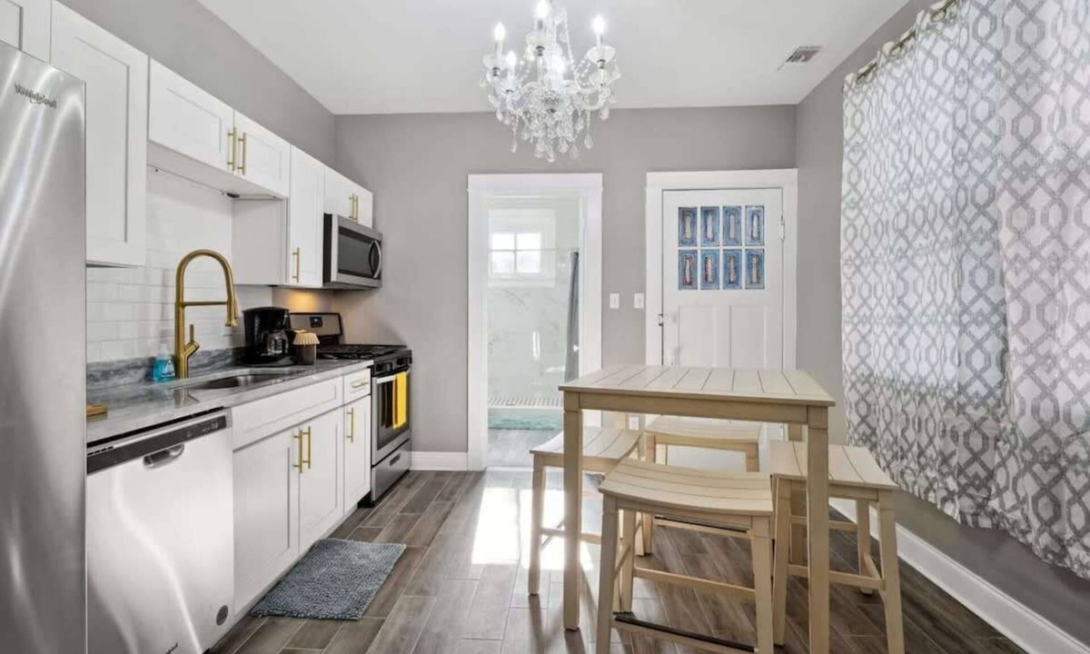 Mid-City Apartment | Cozy New Renovated 1br Mid City Pad