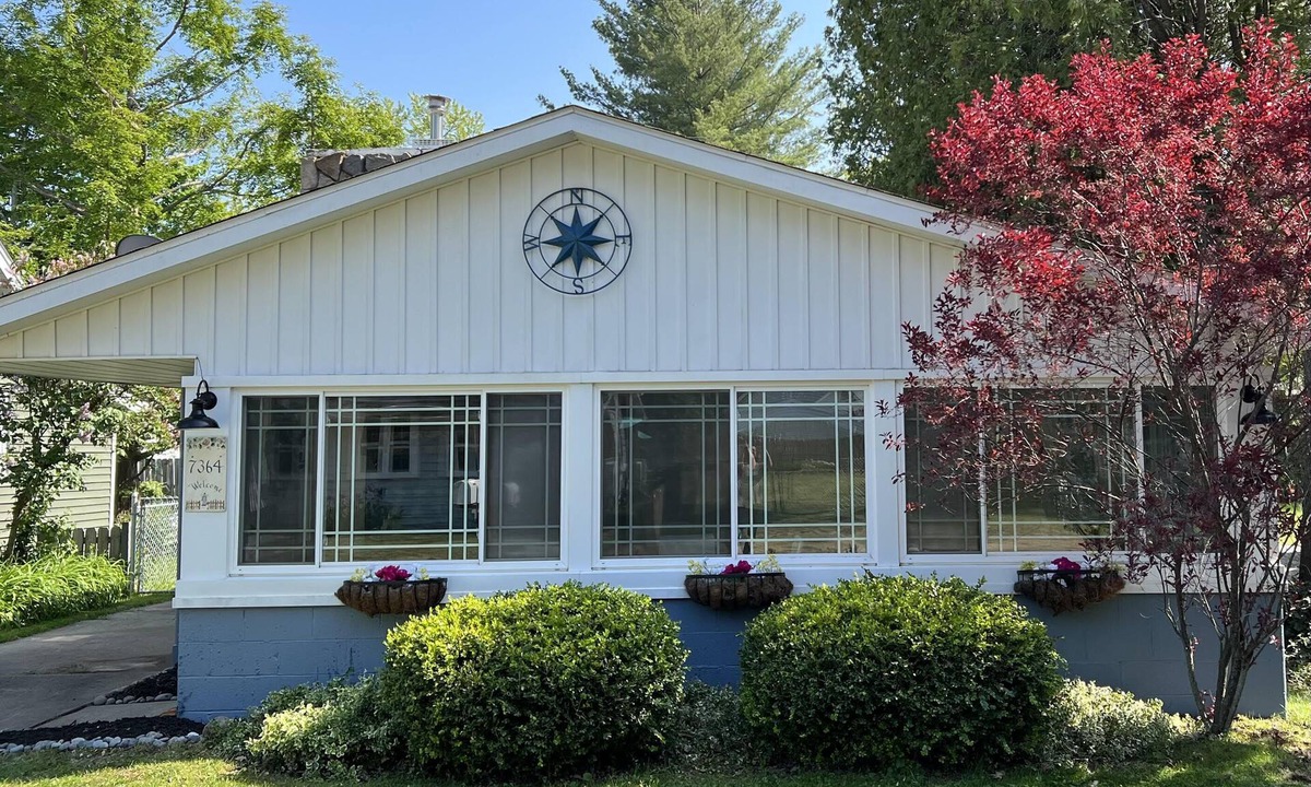 Lexington Cottage | Cozy Pet Friendly Cottage, Partial Water View, Sleeps 7, Half Block from Beach!