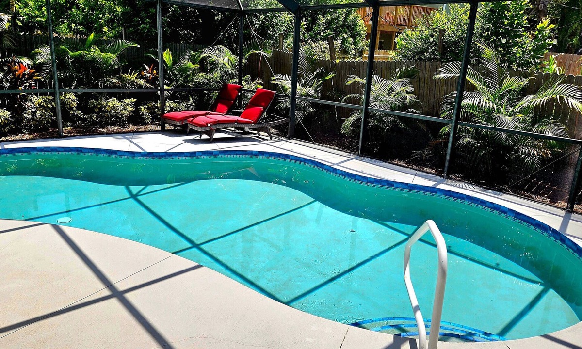 South Sarasota House | 🦩Cozy Pet-Friendly~Private Pool~Lucy By The Sea🦩
