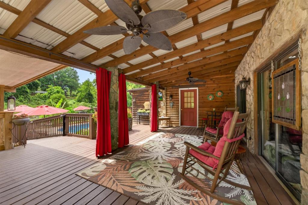 Hickory House | Cozy, Pet-Friendly Retreat in Hickory w/Fire Pit!