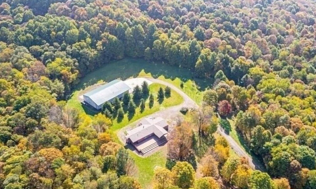 Markleton Cabin | Cozy, PRIVATE, 4-bedroom cabin on 40 acres.
