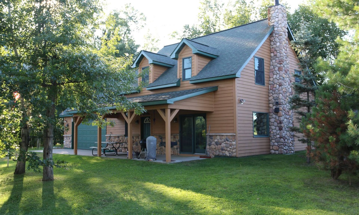 Hillman Cabin | Cozy Private Lakefront Terry Redlin-Style Cabin w/Unique Loft