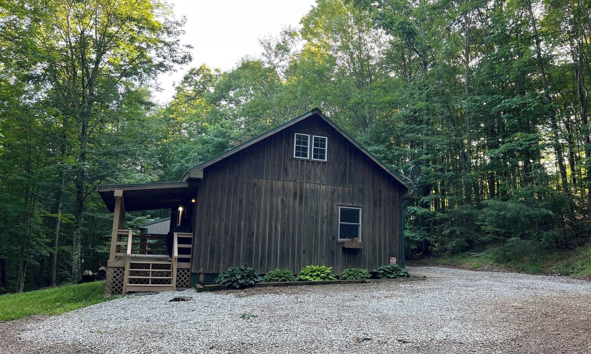 Long Bottom Cabin | Cozy, Quiet Cabin with firepit close to the Ohio River