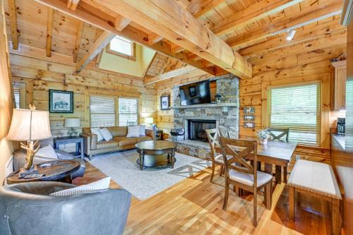 The Mountain Club House | Cozy Retreat w/Deck & Sapphire Resort Access!
