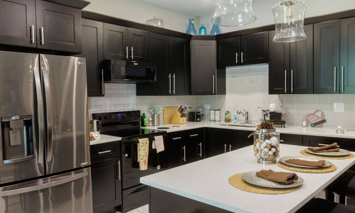 Lithonia House | Cozy Room/Queen Bed/Private Bathroom.