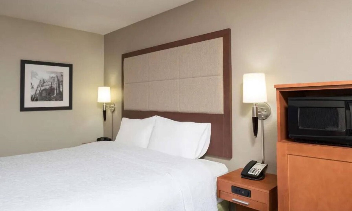 Thurston Hotel | Cozy Room w/Free Hot Breakfast & Onsite Parking - Ideal for UM Visits
