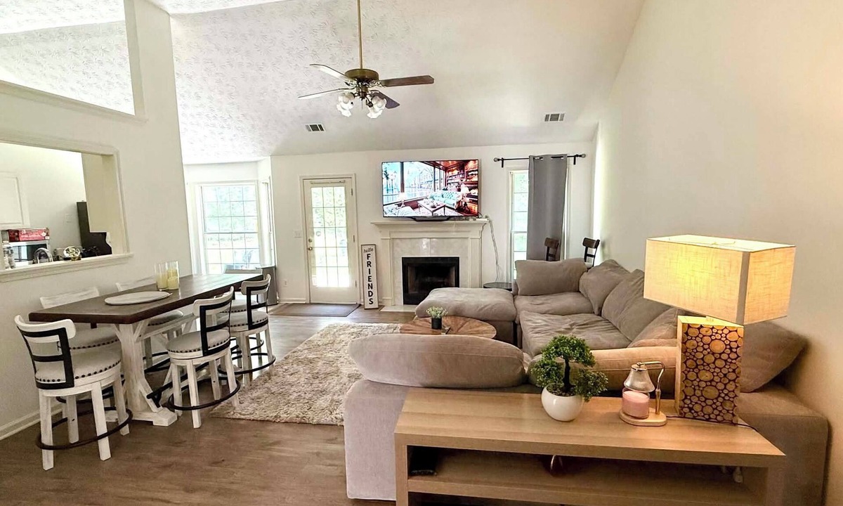 Lawrenceville House | Cozy Sugarloaf 3/2 Ranch Home Fenced Yard, Tesla charger, Quiet, close to Hwy