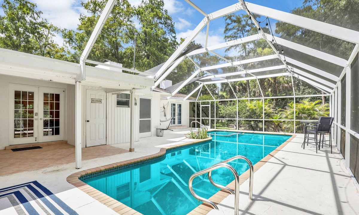 Naples House | Cozy w/IMAX Theater,Heated Pool,Spa! Close to Paradise Sports Complex