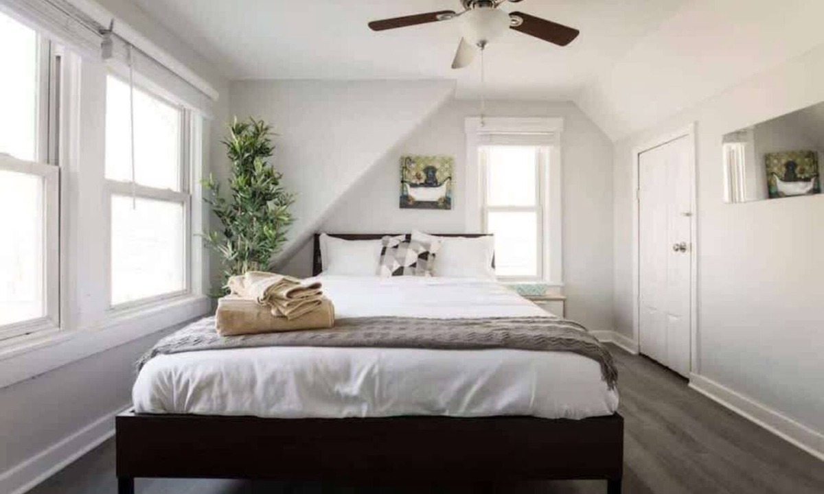 Shelby Park House | CozySuites Louisville Stylish Dream House 4BR/2BA