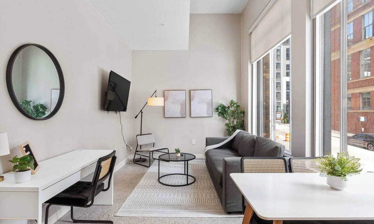 Downtown Cincinnati Apartment | CozySuites Textile | 4BR/4BA Combo (2 Units)