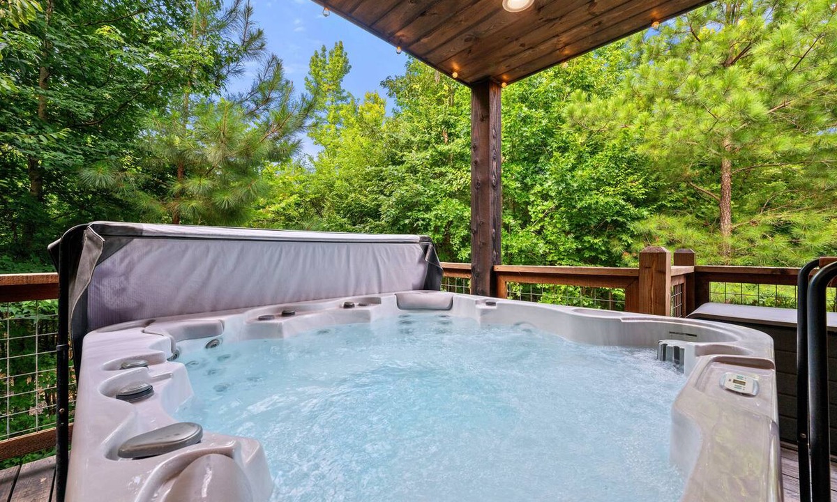 Golden Cabin | Creek Bluff Retreat for Large Families and Groups
