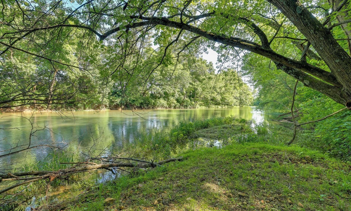 Powell Cabin | Creekside Nature Escape in Southwest Missouri