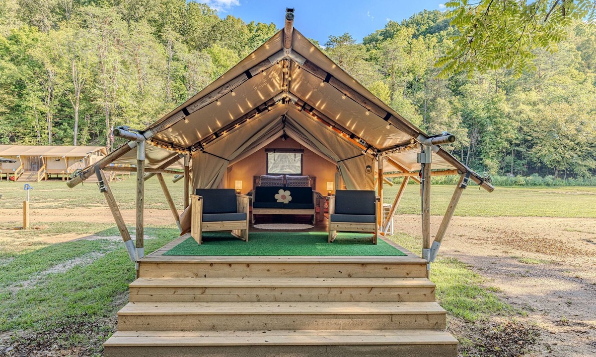 Newport RV Rental | Creekside Retreat: Glamp in the Smokies