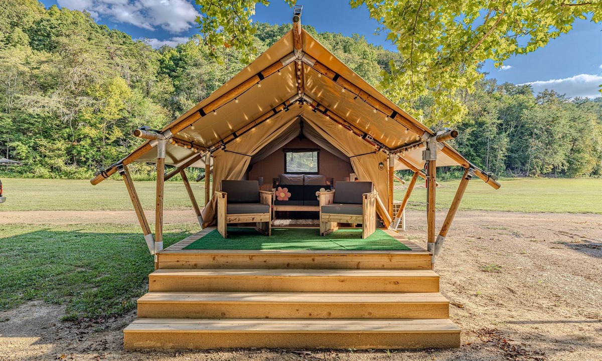 Newport RV Rental | Creekside Tranquil Glamping in the Smokies|WiFi|AC