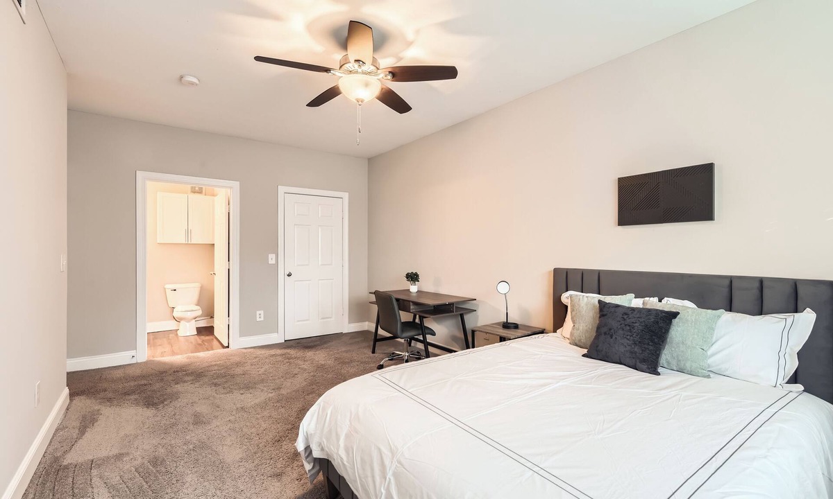 Old Fourth Ward Apartment | Crest at Midtown 4221 l 1 Bedroom 1 Bathroom