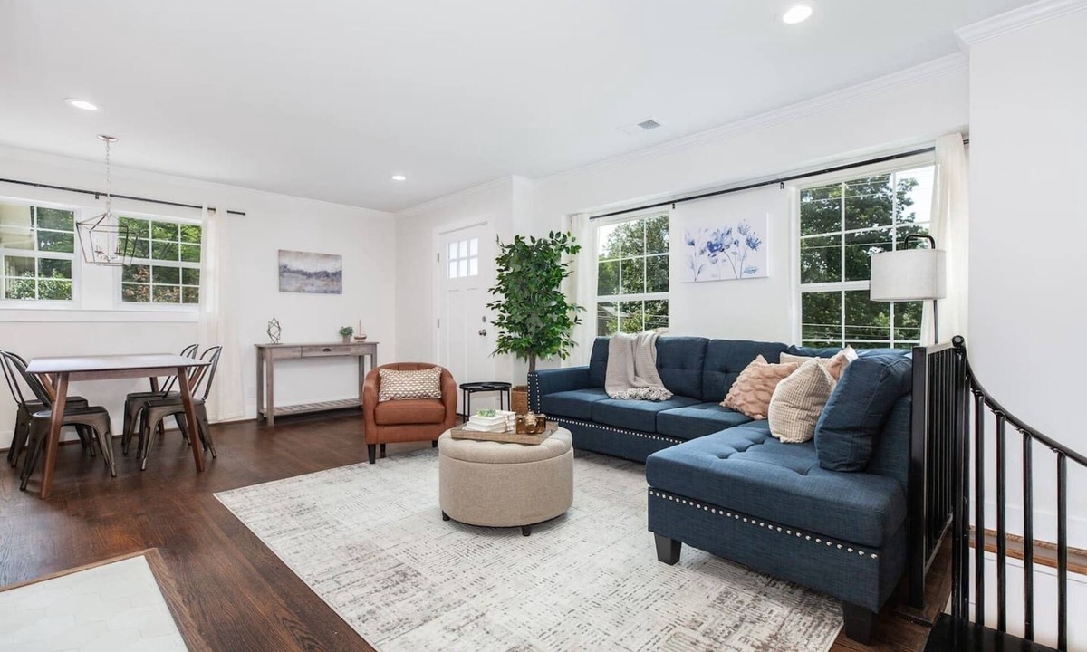 Crestwood South House | Crestwood Contemporary - Minutes to Downtown!