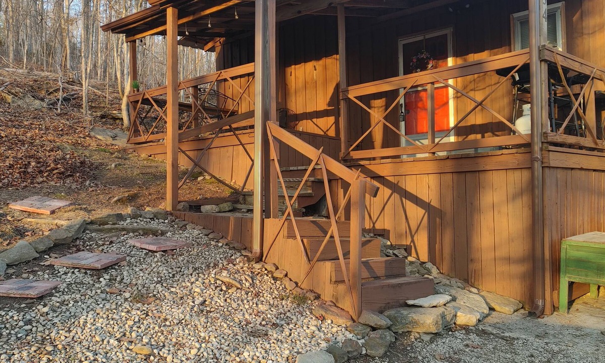 Sloans Valley Cabin | CRISTY'S CABIN - cozy and quaint - where the deer and the ants play!