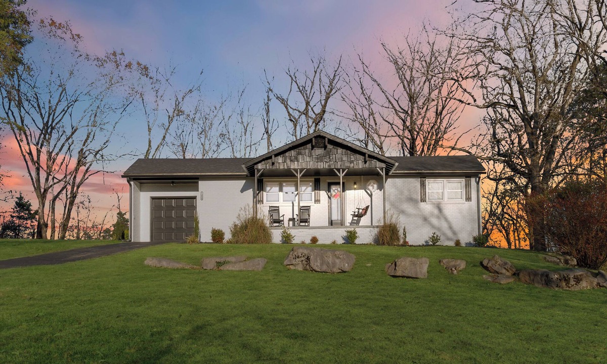 Bronston House | "Cumberland Shoreline Retreat" Waterfront Access, Fun, Hot Tub, Marinas