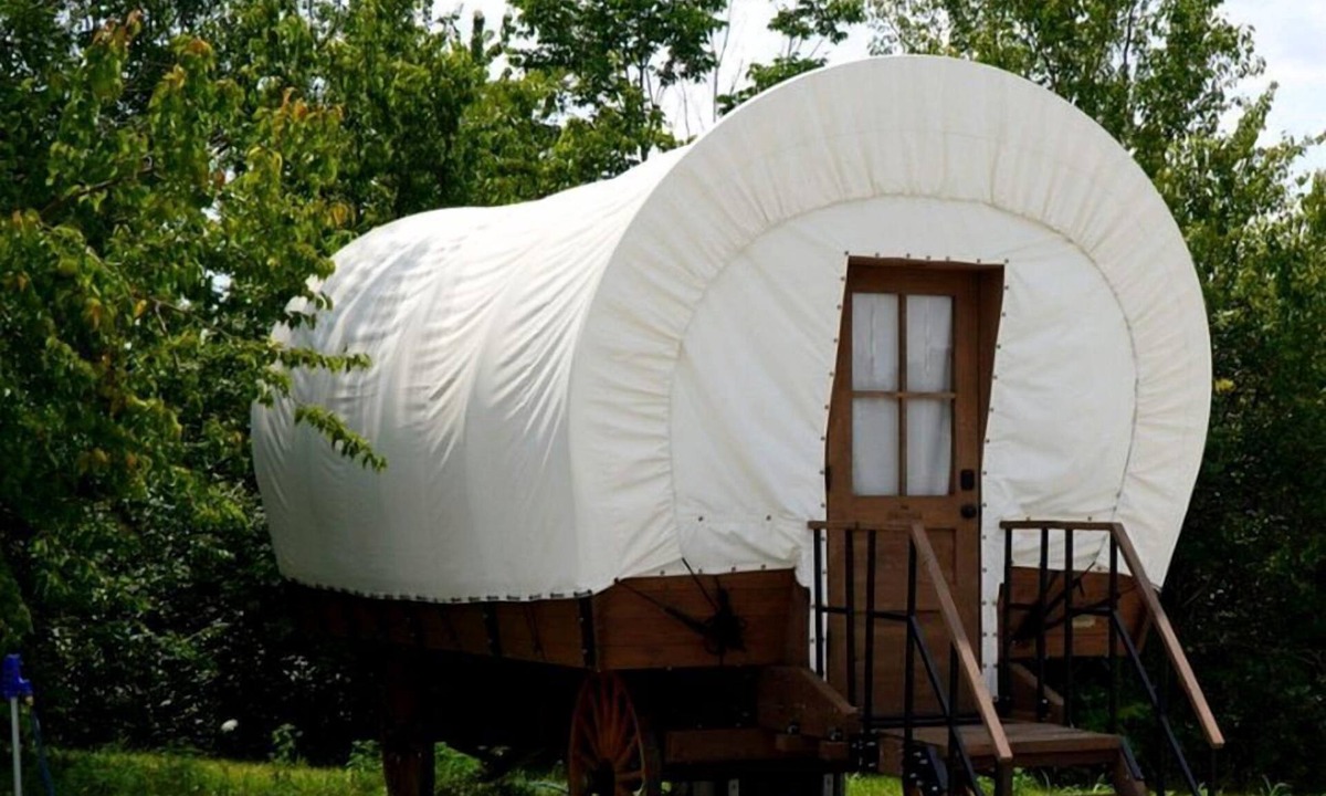 Lancaster House | Cute Caravan Nestled Amidst Trees in Danville, Kentucky