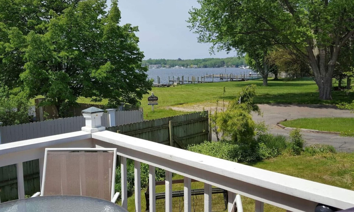 Saugatuck House | Cute Cottage in Downtown Saugatuck with Water view