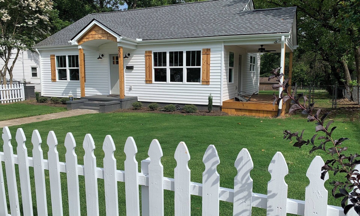 Greer House | Cute & Cozy 2 Bdrm Getaway Close to Downtown