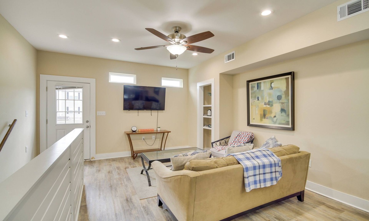 D'Iberville House | D'Iberville Delight ~ 2 Mi from Beach & Casinos!