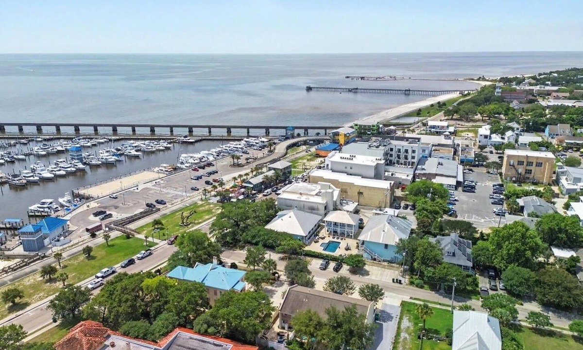 Old Town Condo | D'Town Bay St Louis Cozy Condo -Sleeps 6