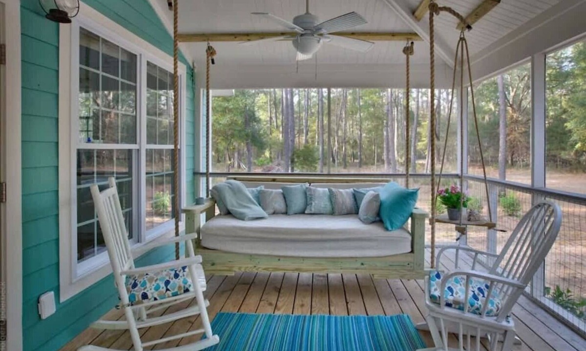 Daufuskie Island House | Da Fuskie Dreams with Swing Bed and Golf Cart