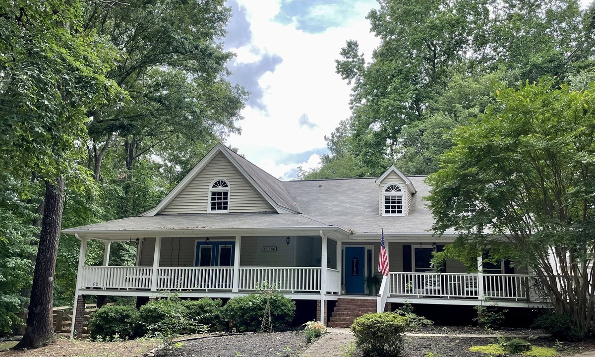 Newnan Apartment | Darling Apartment in Private Lake Community - Sleeps 6!