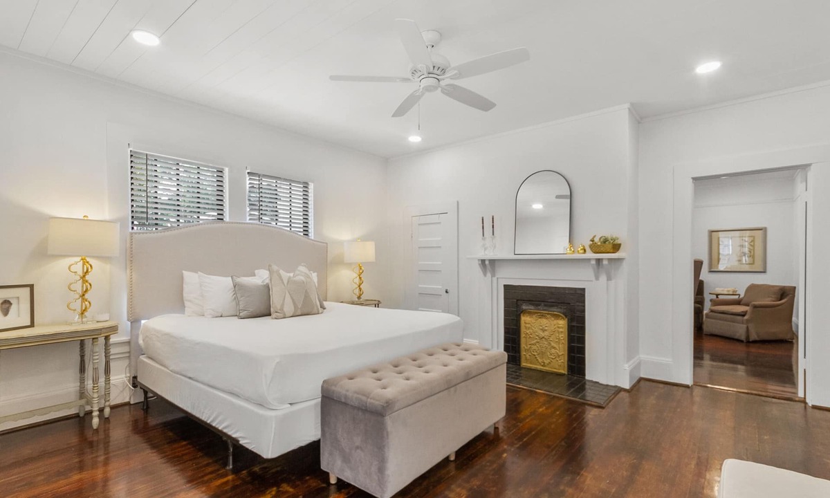 Northport House | Darling on Main Beautifully Renovated Historic Home 2 Miles from UA Campus!