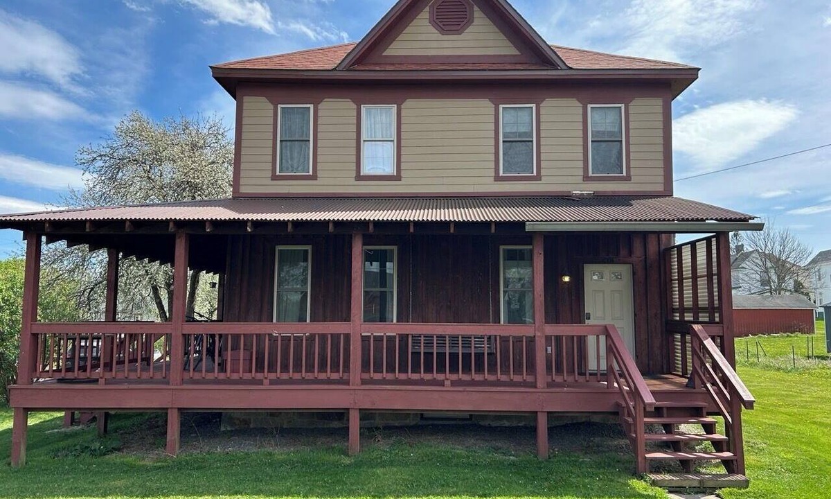 Canaan Valley House | Davis Downtown Folk Victorian Duplex