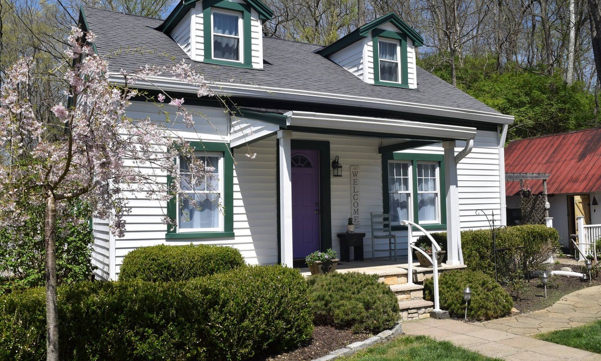 Colerain Township Cottage | Day's End Cottage: Peaceful, Charming & Clean. No cleaning fee!