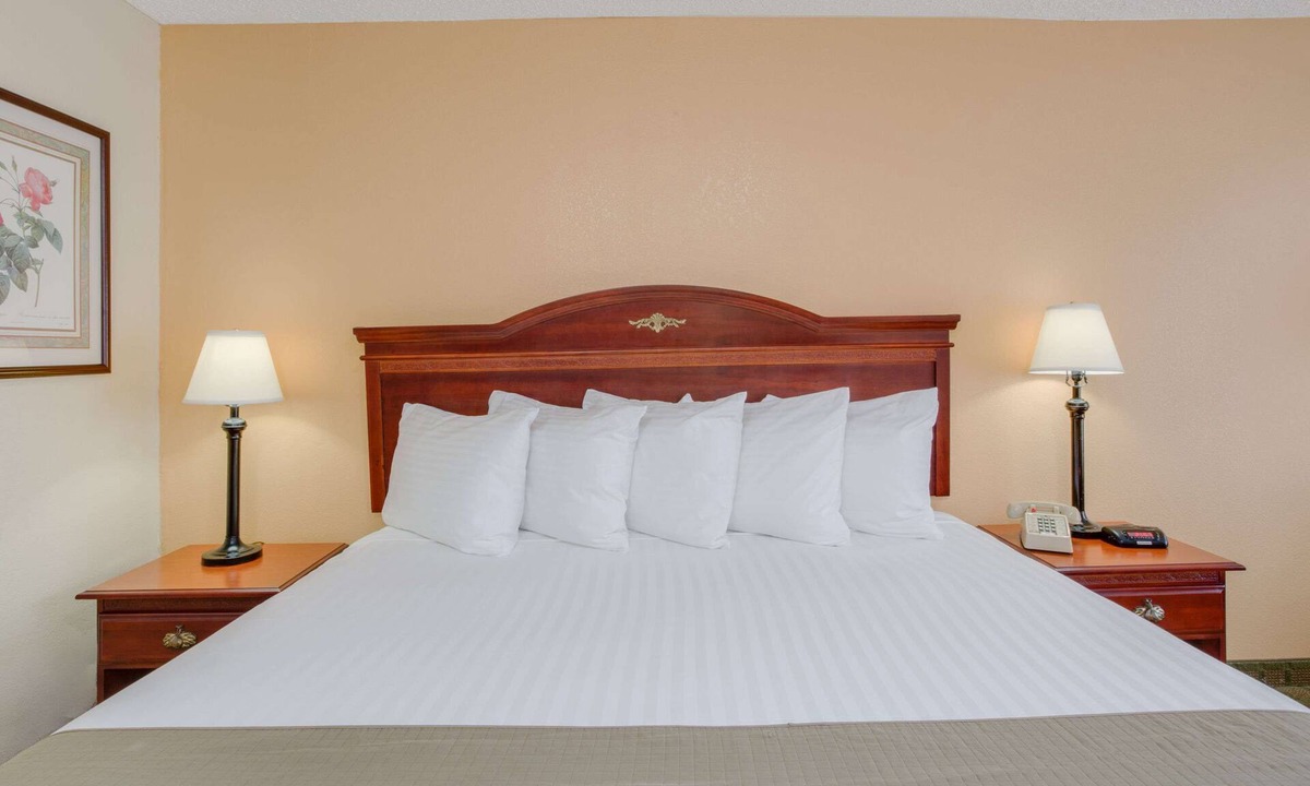 Candler Hotel | Days Inn by Wyndham Asheville West