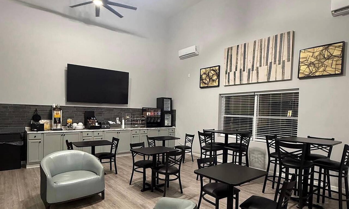 Camden Hotel | Days Inn by Wyndham Camden AR